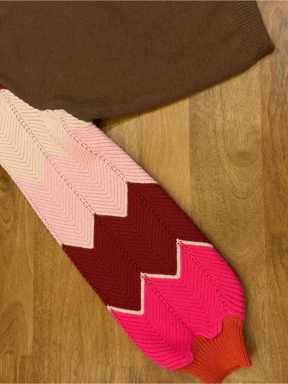 Pink Lily Brown Sweater w/ Pink, Red & Orange Stripes on Puffy Sleeves Size M - Picture 4 of 11